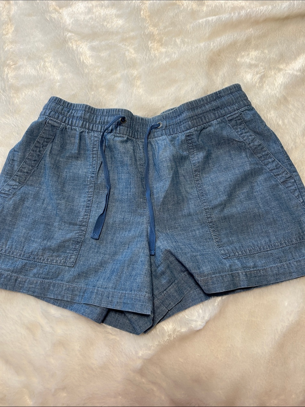 Chambray Elastic-Waist Women’s Shorts - Blue Old Navy